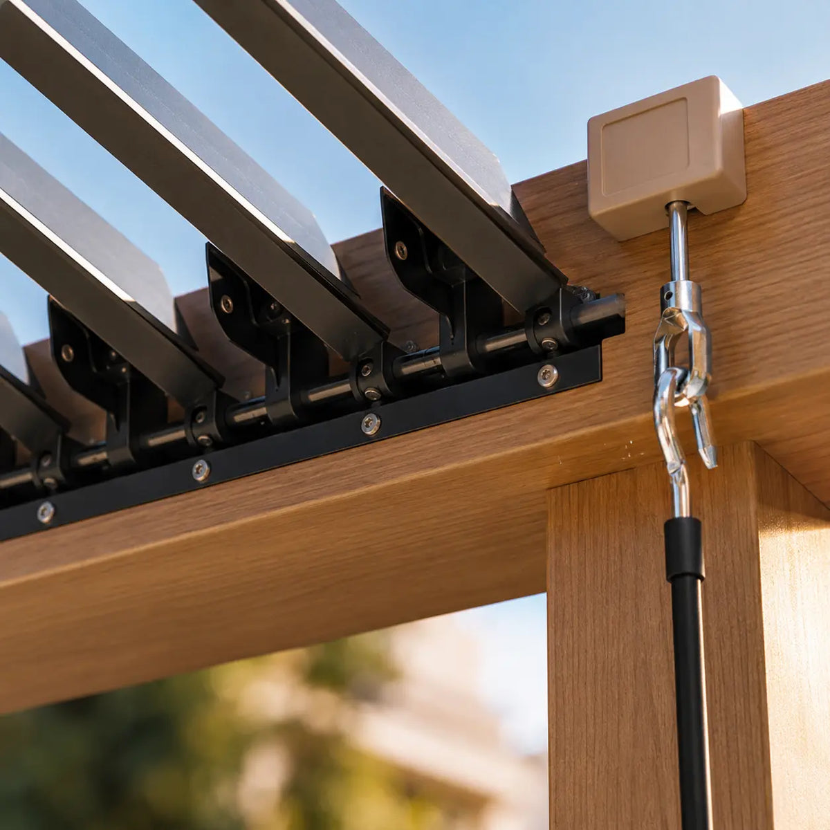 Jade - Pergola bioclimatique 3x3 effet bois